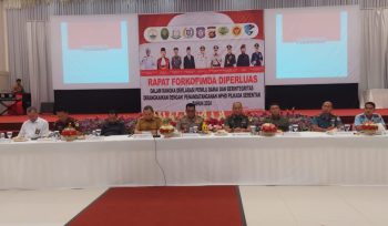 Potrret : Penjabat Gubernur Gorontalo Ismail Pakaya, bersama jajaran Unsur Forkopimda Provinsi saat deklarasi Pemilu damai 