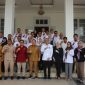 Potret : Ketua Kadin Provinsi Gorontalo dan fungsionaris bersama Penjabat Gubernur Gorontalo, Ismail Pakaya di depan Rumah Jabatan Gubernur Gorontalo